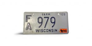 1990 WISCONSIN FARM LICENSE PLATE 979