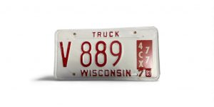 1976 WISCONSIN LICENSE PLATE V 889 TRUCK (1 OF 2) SEE THE OTHER IF LOOKING FOR PAIR