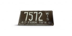 1941? WISCONSIN FARM TRUCK LICENSE PLATE 7572