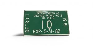 1981 DETROIT MICHIGAN 10 LOW NUMBER HAULING GREEN OR UNCURED HIDES OR PELTS LICENSE PLATE