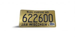 1999 WISCONSIN LICENSE PLATE DUAL PURPOSE VEHICLE 622600 WITH 99 STICKER
