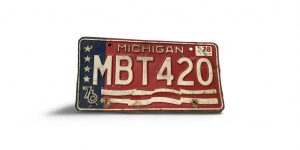 1976 MICHIGAN LICENSE PLATE MBT 420