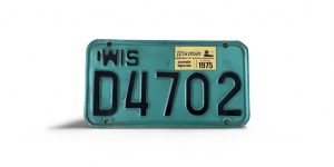 1975 WISCONSIN SNOWMOBILE LICENSE PLATE D 4702