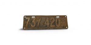 1930 ILLINOIS LICENSE PLATE 737 420