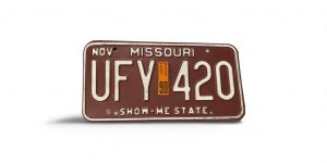 1990 MISSOURI LICENSE PLATE UFY 420