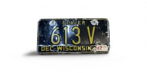 1982 WISCONSIN DEALER LICENSE PLATE 613 V