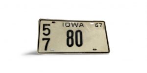 1967 IOWA LICENSE PLATE 80 LOW NUMBER 2-DIGIT
