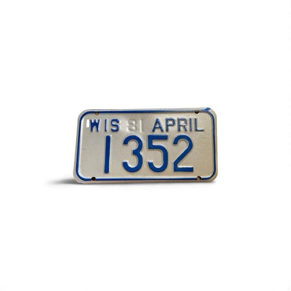 1981 WISCONSIN MOTORCYCLE LICENSE PLATE 1352 LOW NUMBER WITH ORIGINAL ENVELOPE