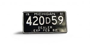 1981 MICHIGAN DEALER LICENSE PLATE 420 D 59
