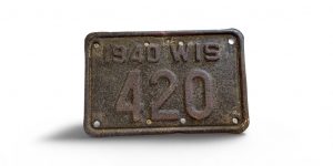 1940 WISCONSIN MOTORCYCLE LICENSE PLATE RARE 420 LOW NUMBER 3-DIGIT