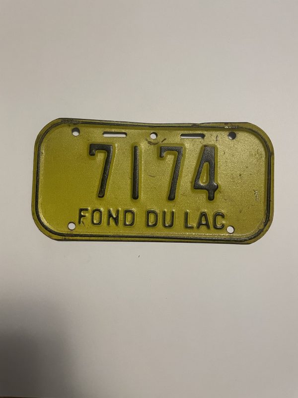 197X WISCONSIN FOND DU LAC BICYCLE BIKE LICENSE PLATE 7174