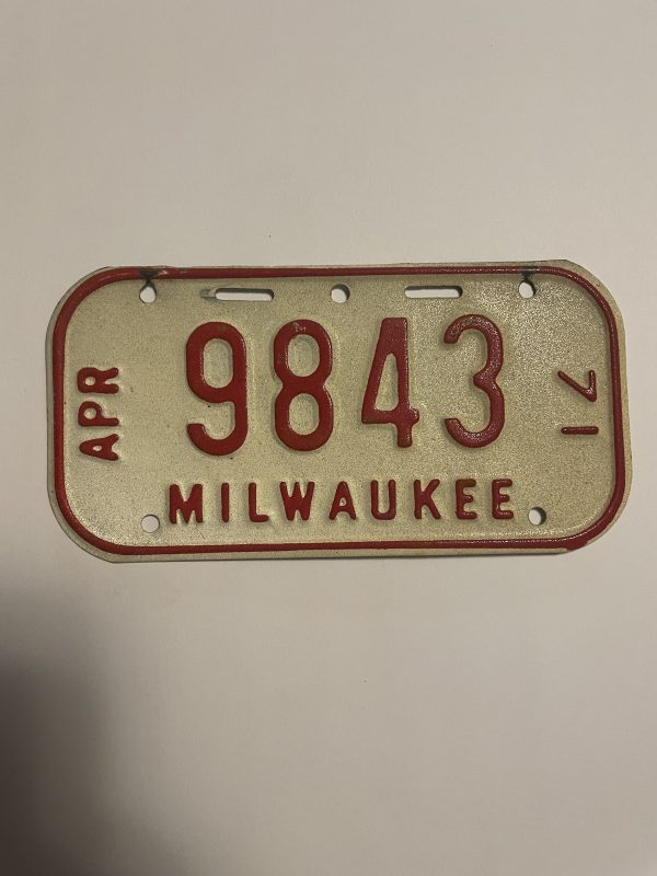 1971 APRIL WISCONSIN MILWAUKEE BICYCLE BIKE LICENSE PLATE 9843
