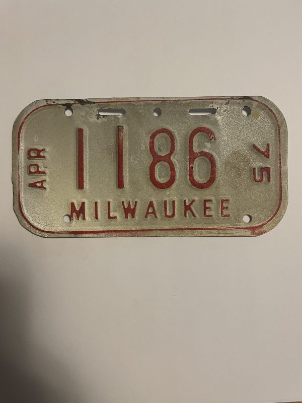 1975 APRIL WISCONSIN MILWAUKEE BICYCLE BIKE LICENSE PLATE 1186