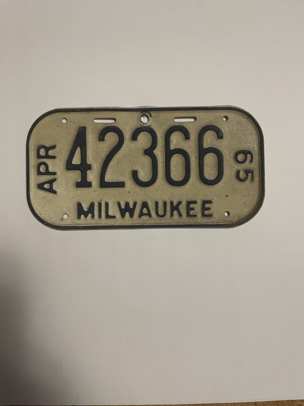 1965 APRIL WISCONSIN MILWAUKEE BICYCLE BIKE LICENSE PLATE 42366